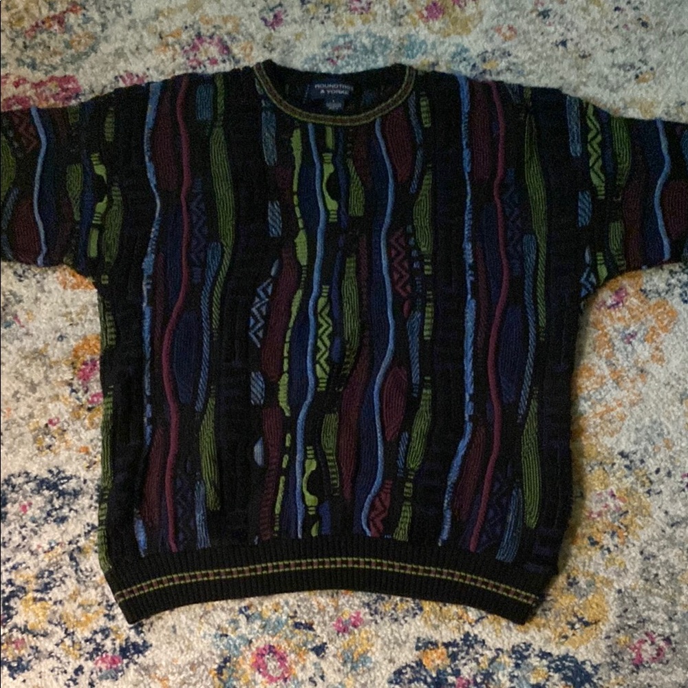 Roundtree & Yorke Vintage Black and Green Crewneck Sweater with Ribbed Cuffs.